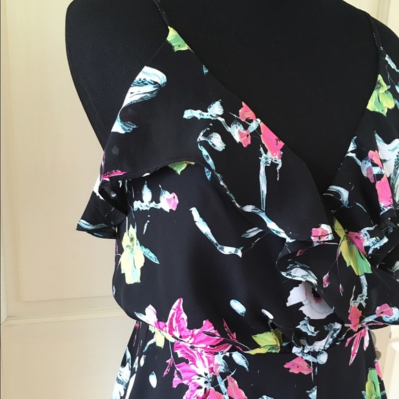 Gorgeous floral romper! - Picture 5 of 7