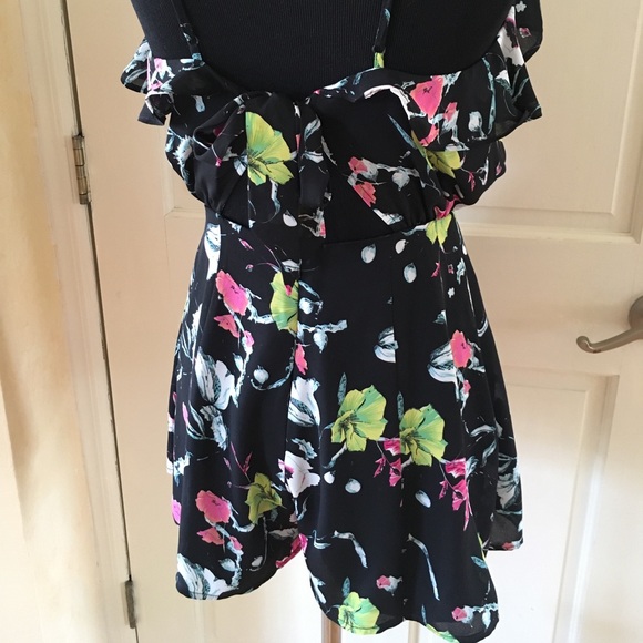 Gorgeous floral romper! - Picture 6 of 7