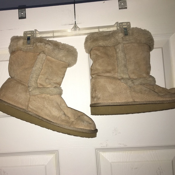 No boundaries Beige Faux Leather Faux Fur Boots - Picture 1 of 2