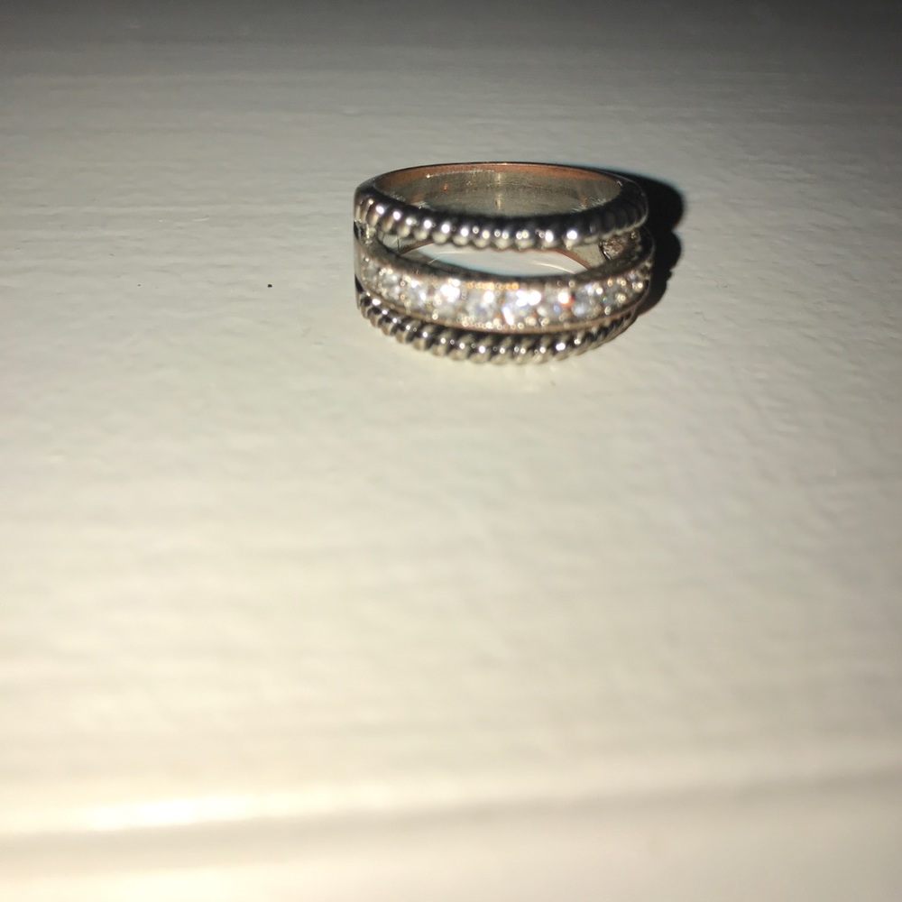 Ring w/ diamonds!
