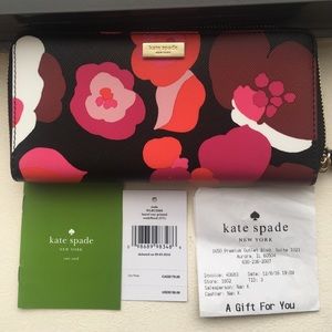 SOLD Kate Spade Laurel Way Printed wallet🎀 SOLD