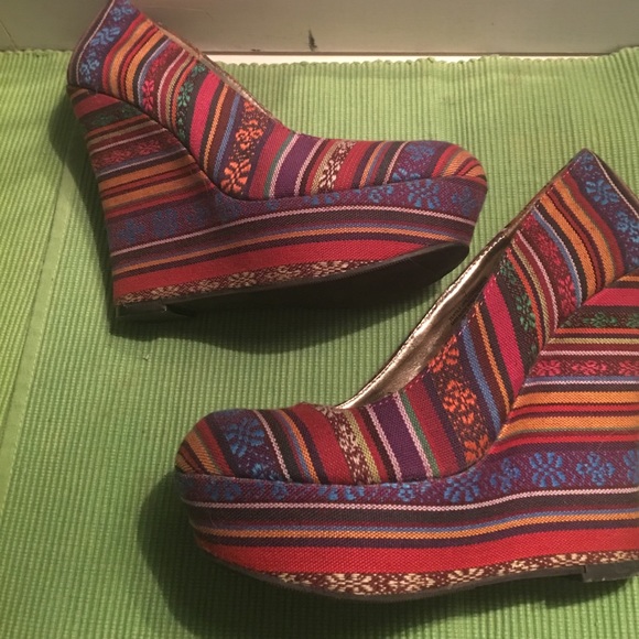 Mossimo heels, adorable wedges size 7 - Picture 3 of 3