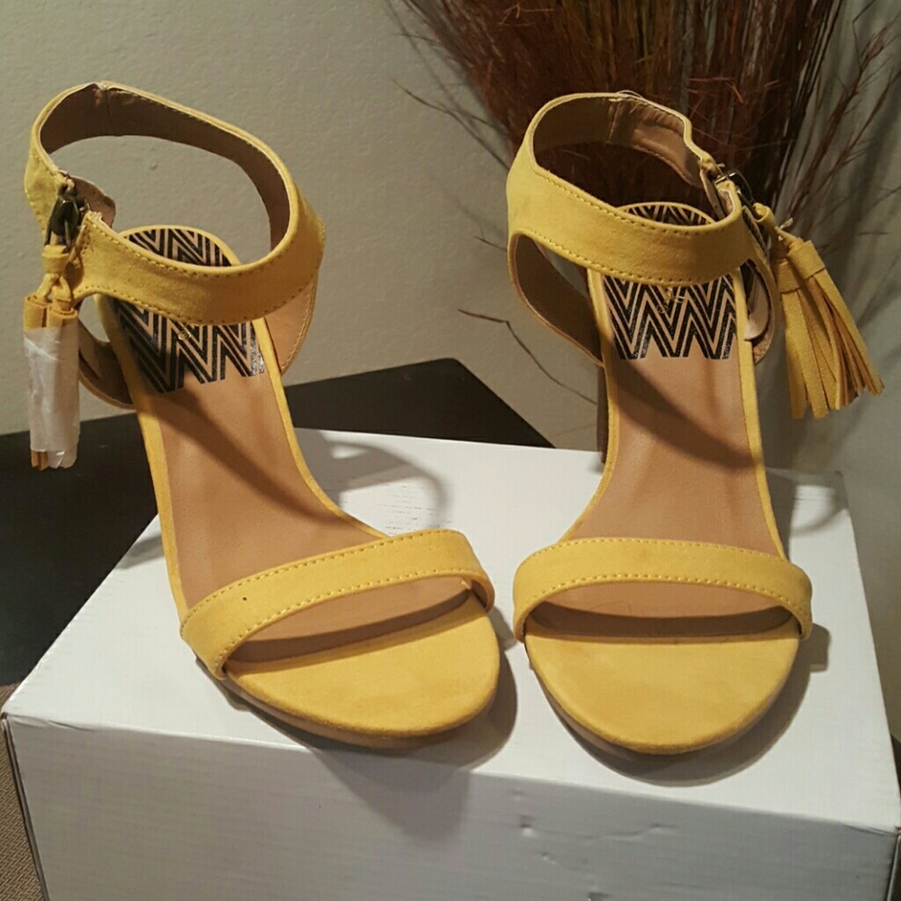 Yellow Suede Heels w/tassel