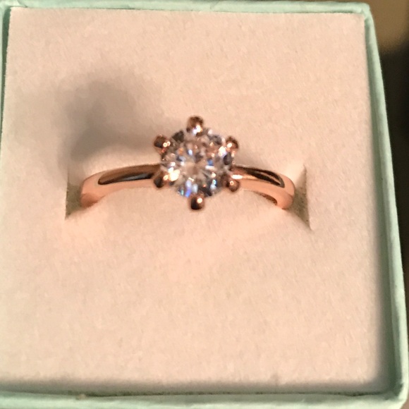 18k Rose Gold - CZ Diamond Ring💎 - Picture 3 of 5