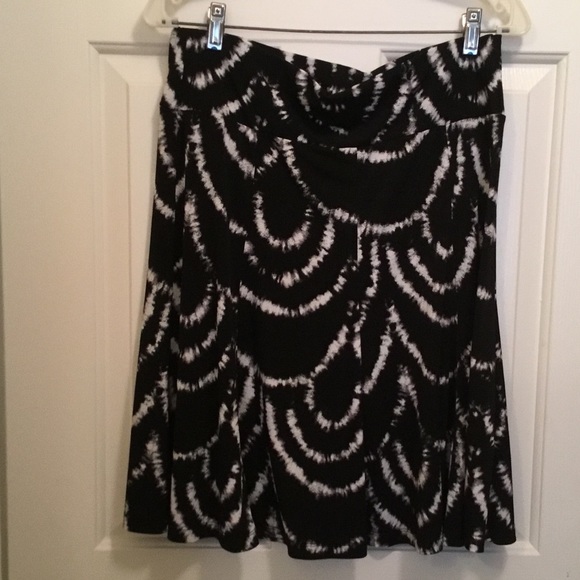 Skirt - Picture 2 of 4