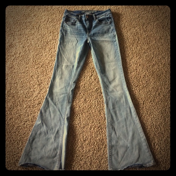 American Eagle Outfitters Denim - High Rise Artist style American Eagle Jeans