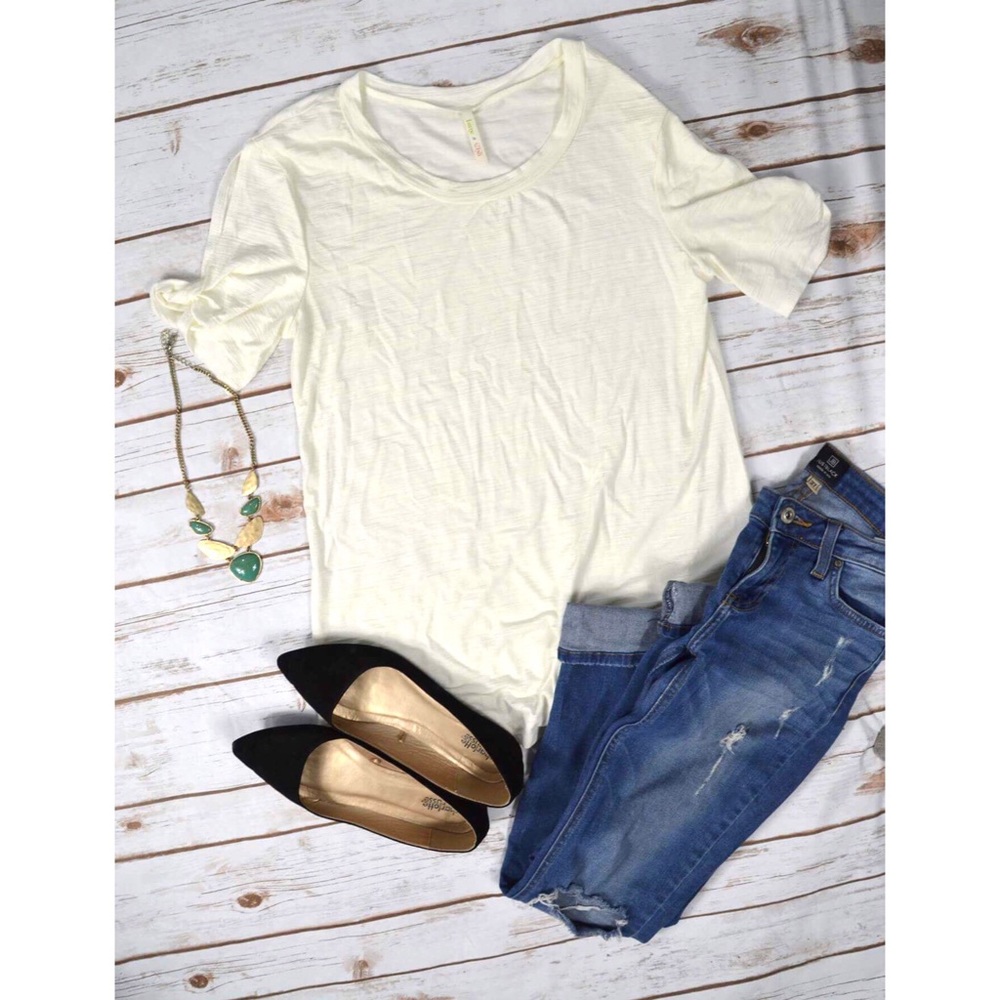 🌼🌸 Peek-a-boo Shoulder Tee  🌸🌼