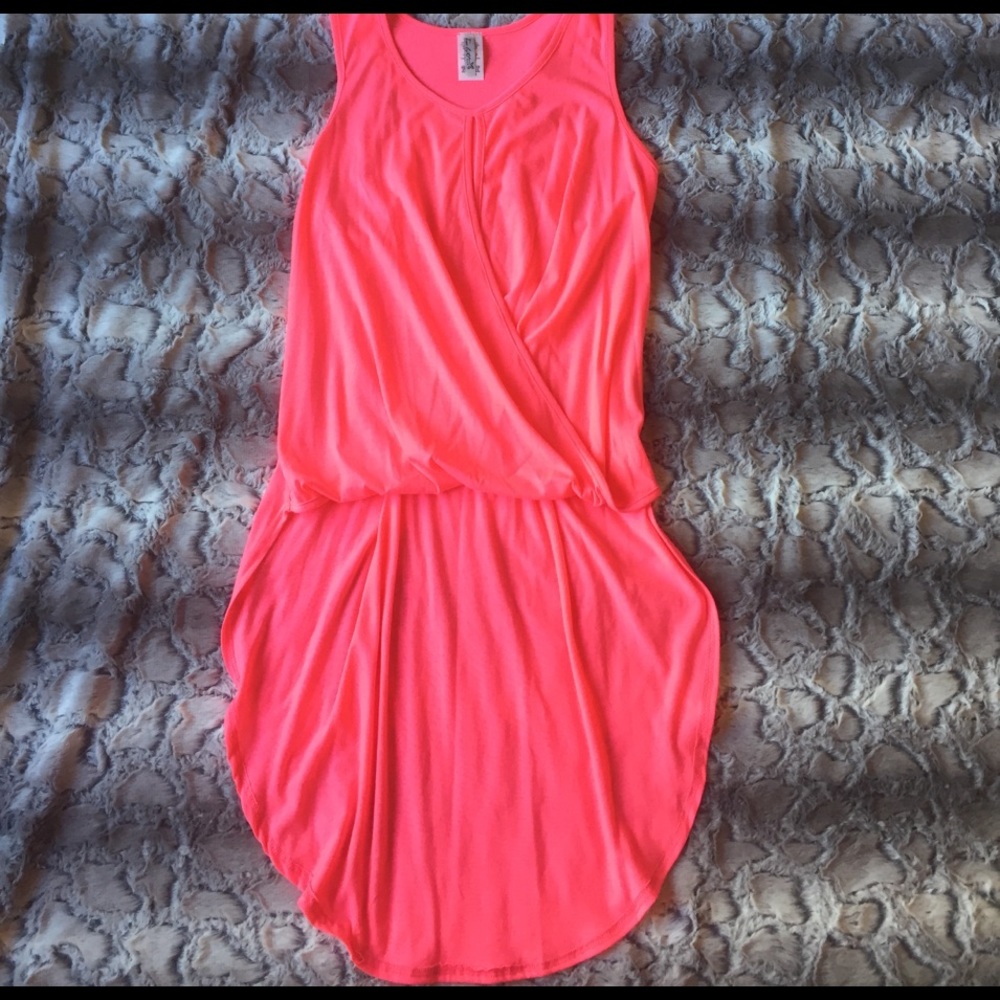 🆑 BLOWOUT Hi-low NEON Pink Blouse - Picture 4 of 6