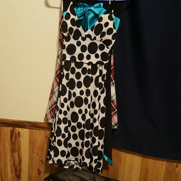 Dresses - Picture 3 of 6
