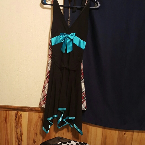 Dresses - Picture 4 of 6