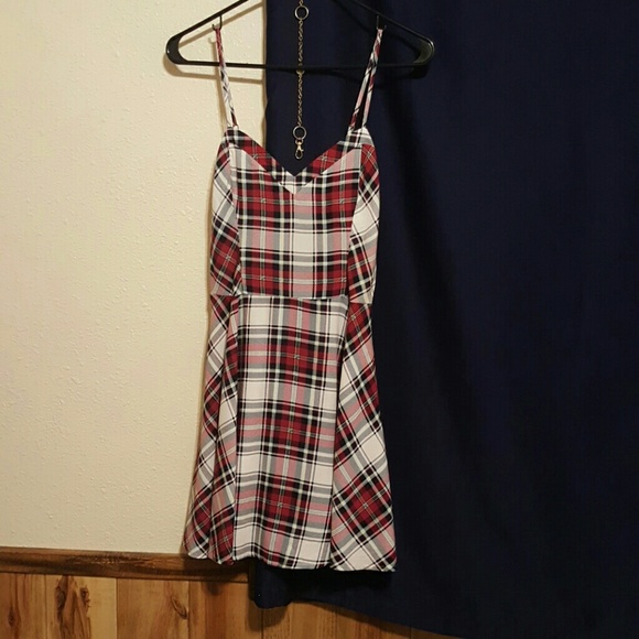 Dresses - Picture 5 of 6