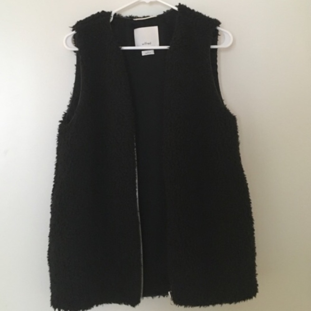 WILFRED black faux fur vest