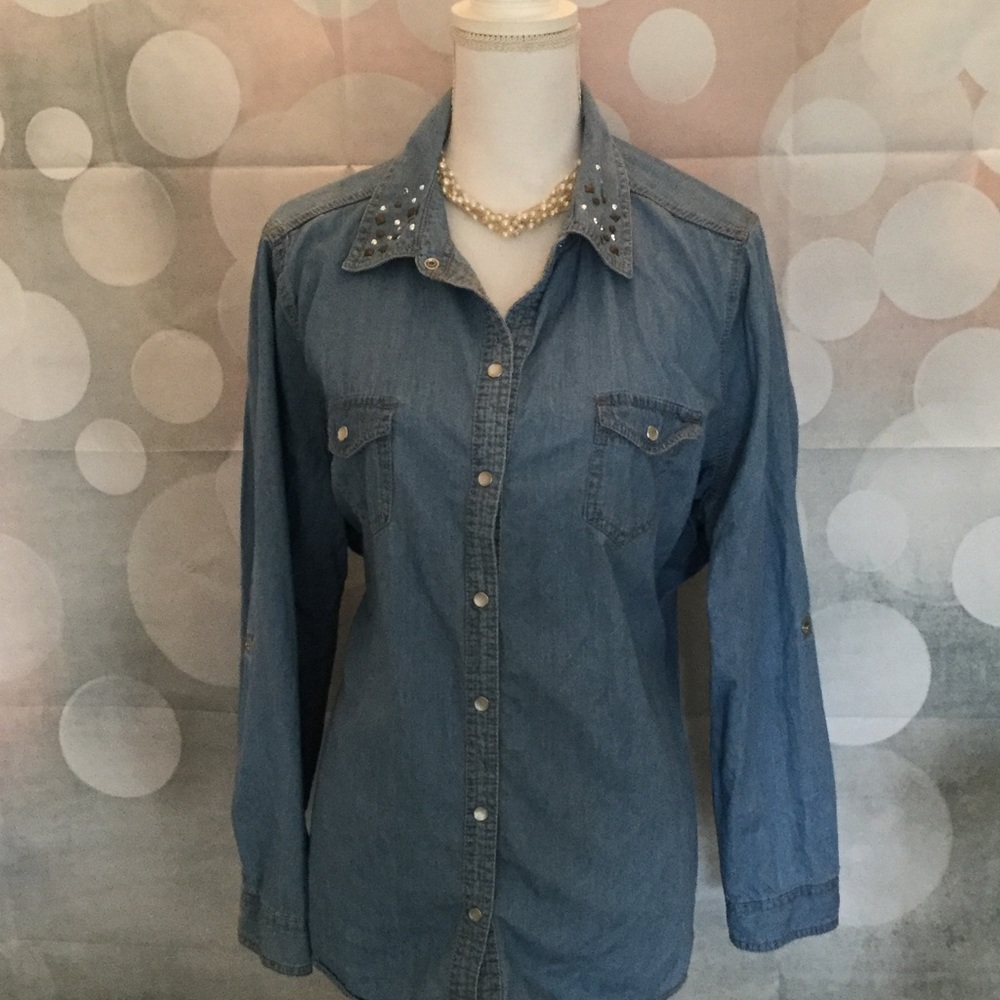 Chambray shirt with snap front buttons and sleeves