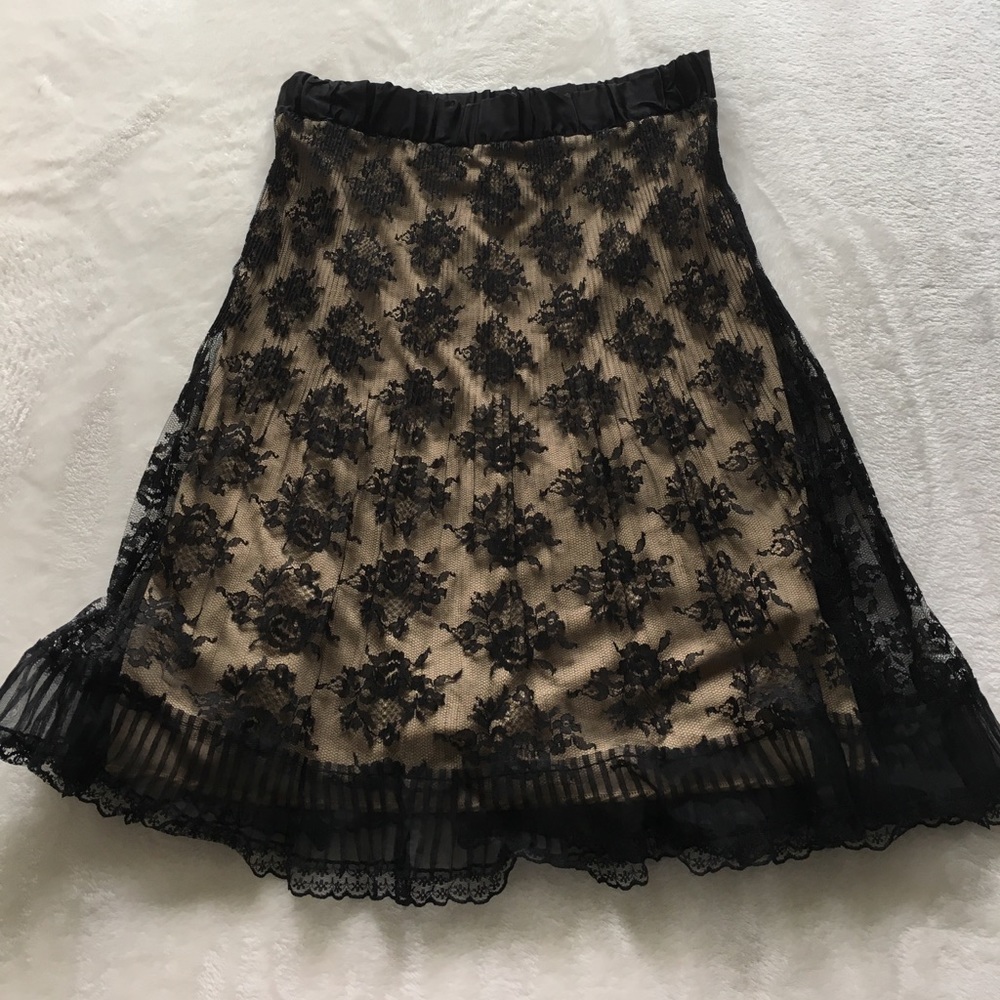 Lace skirt with lining - size XS/S