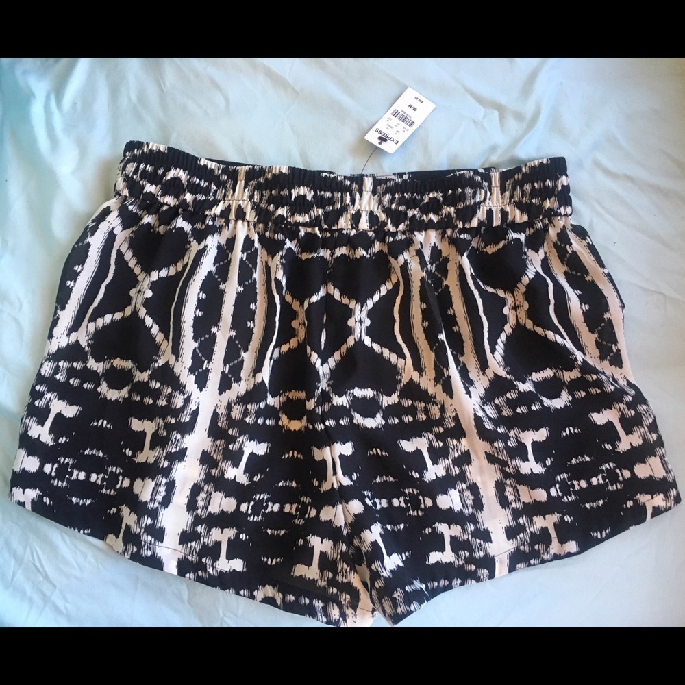 Express B&W soft shorts