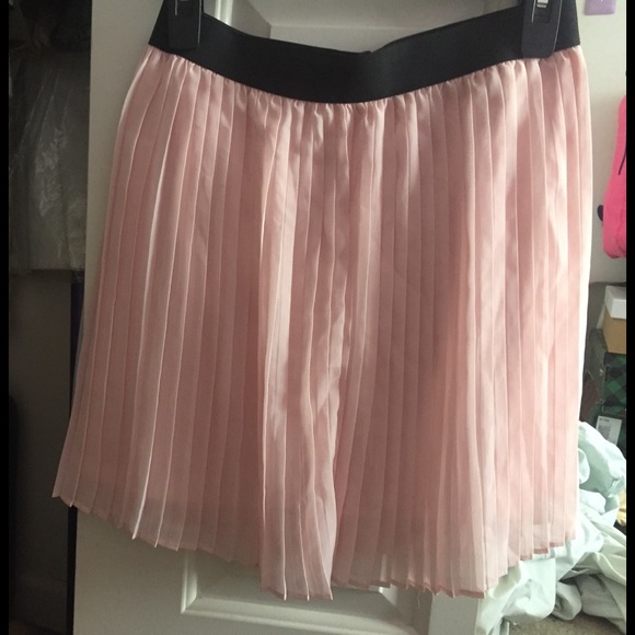 Pink flowing skirt - Picture 1 of 3