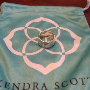 Kendra Scott gold ring. Size 6.