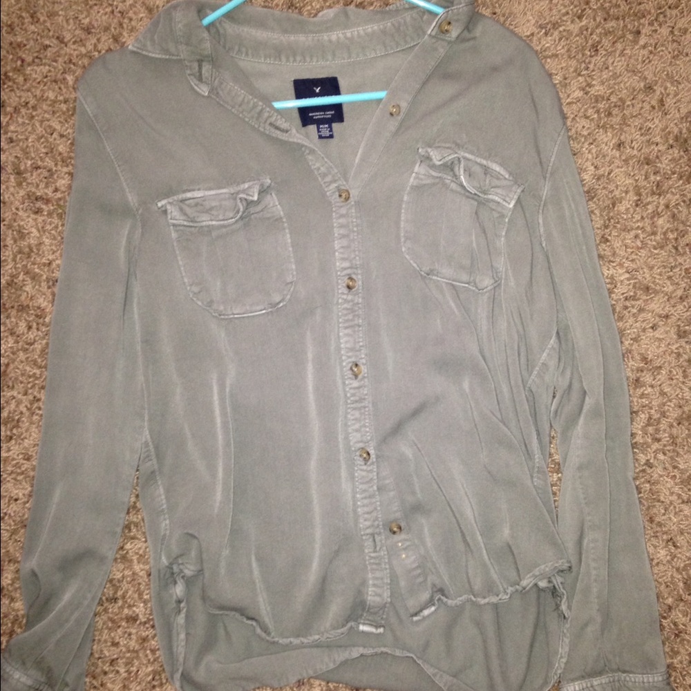 Army green American Eagle boyfriend shirt