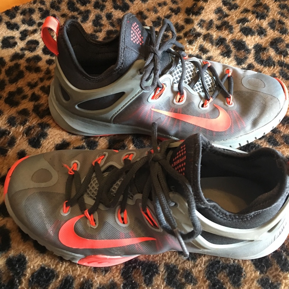 Nike Zoom men's basketball shoes size 8