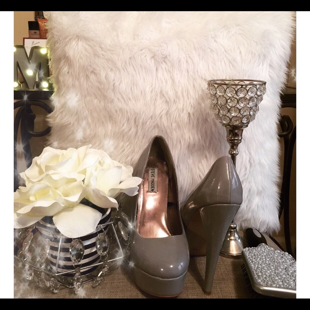 Like new Steve Madden closed toe platform heels!
