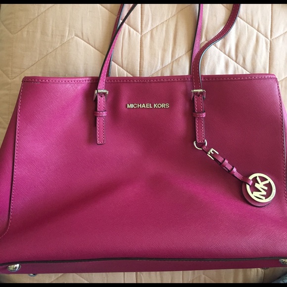 Michael Kors Handbags - Authentic Michael Kors Tote