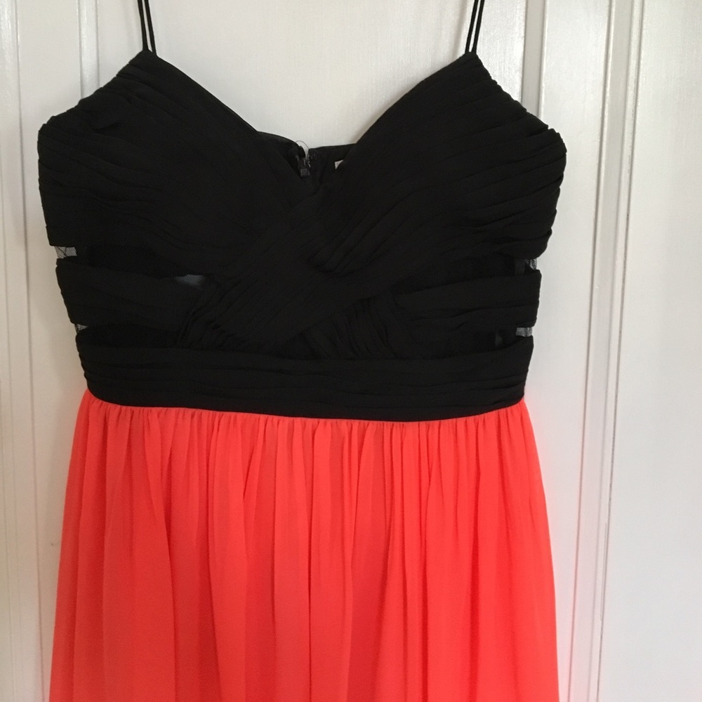 Hot hot hot! This dress is everything!