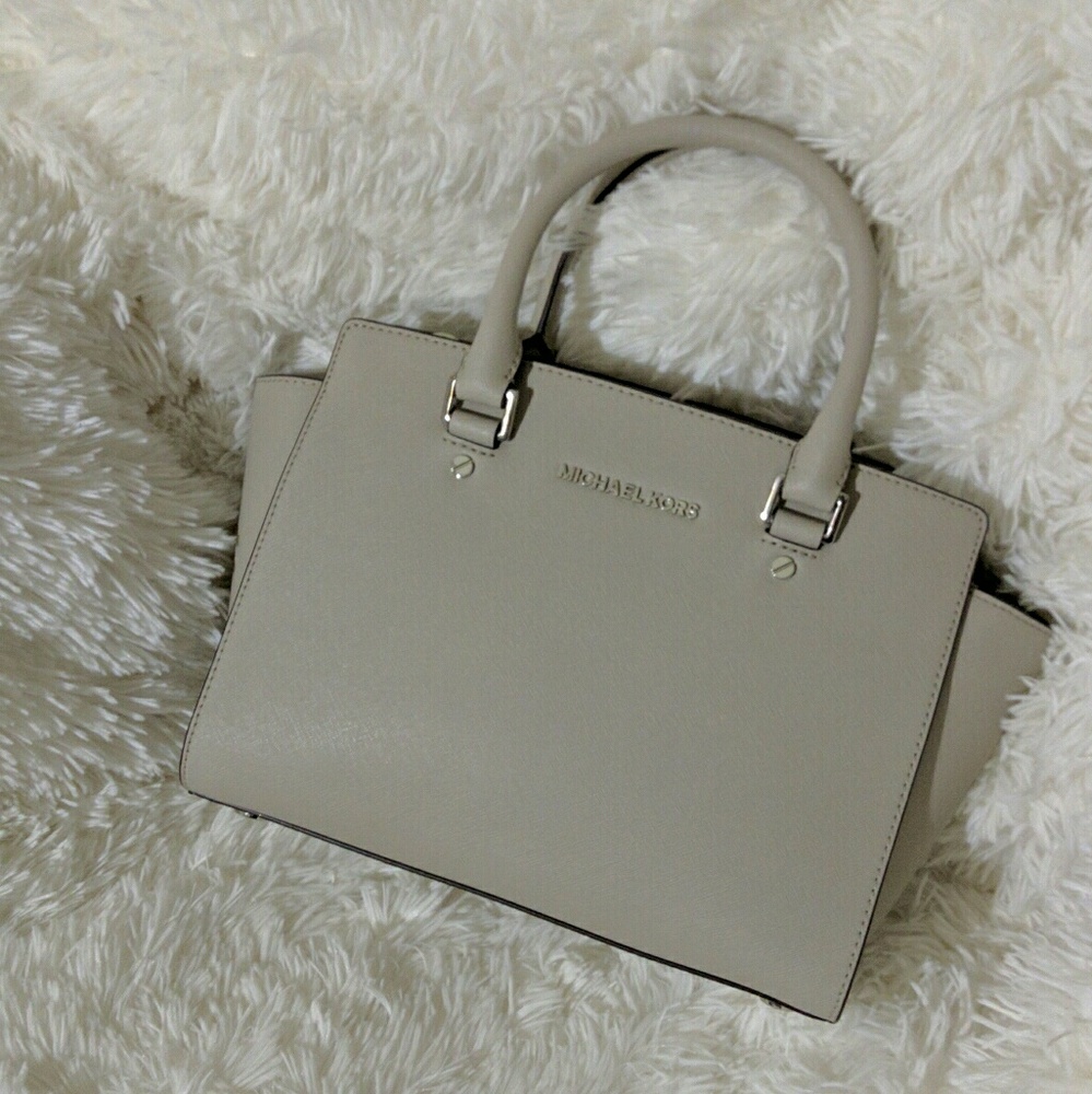 Sold!!! Michael Kors Medium Selma