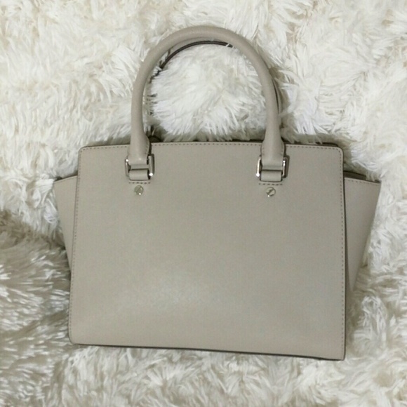 Sold!!! Michael Kors Medium Selma - Picture 3 of 4