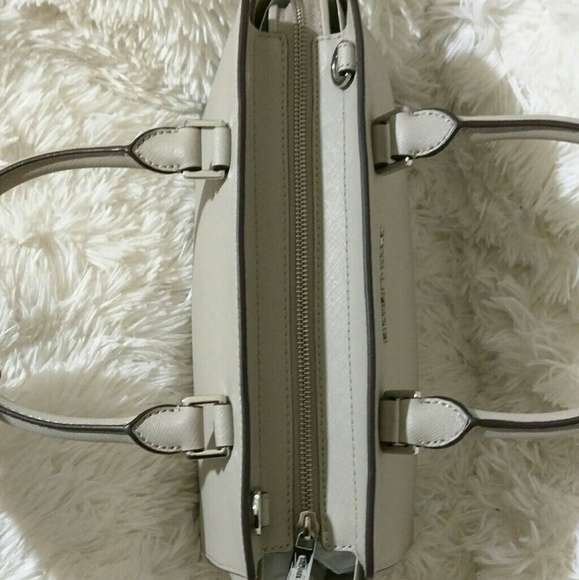 Sold!!! Michael Kors Medium Selma - Picture 4 of 4