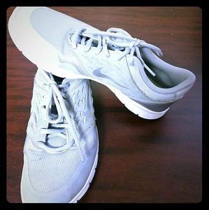 Nike grey sneakers EUC