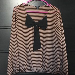 Long sleeve blouse with bow