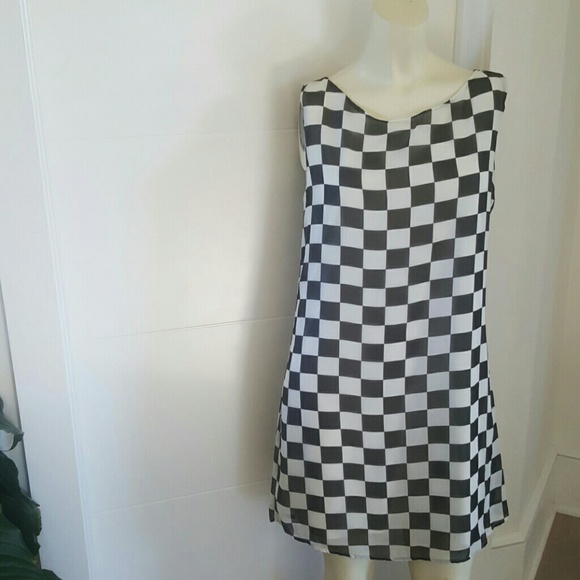 Checkered Sleeveless Sumner Dress - Picture 3 of 6