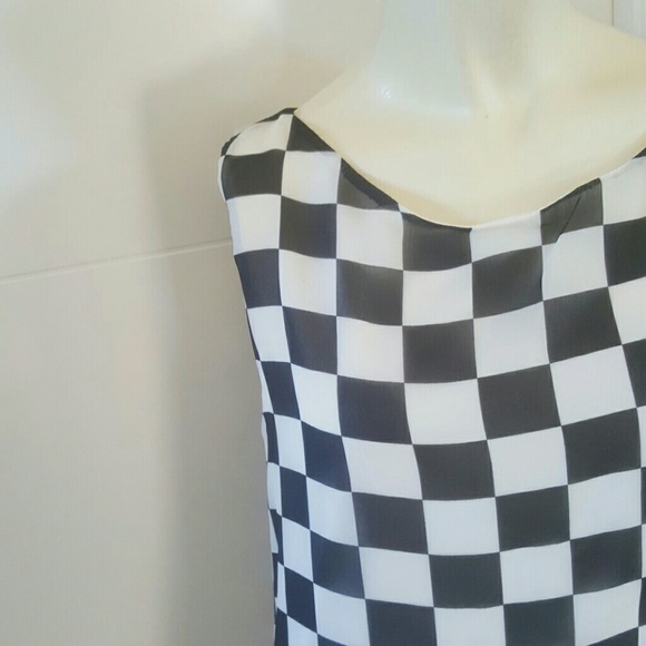 Checkered Sleeveless Sumner Dress - Picture 4 of 6