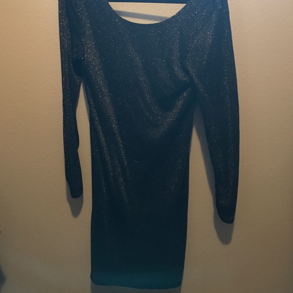 Very pretty bodycon dress! Great for NYE!