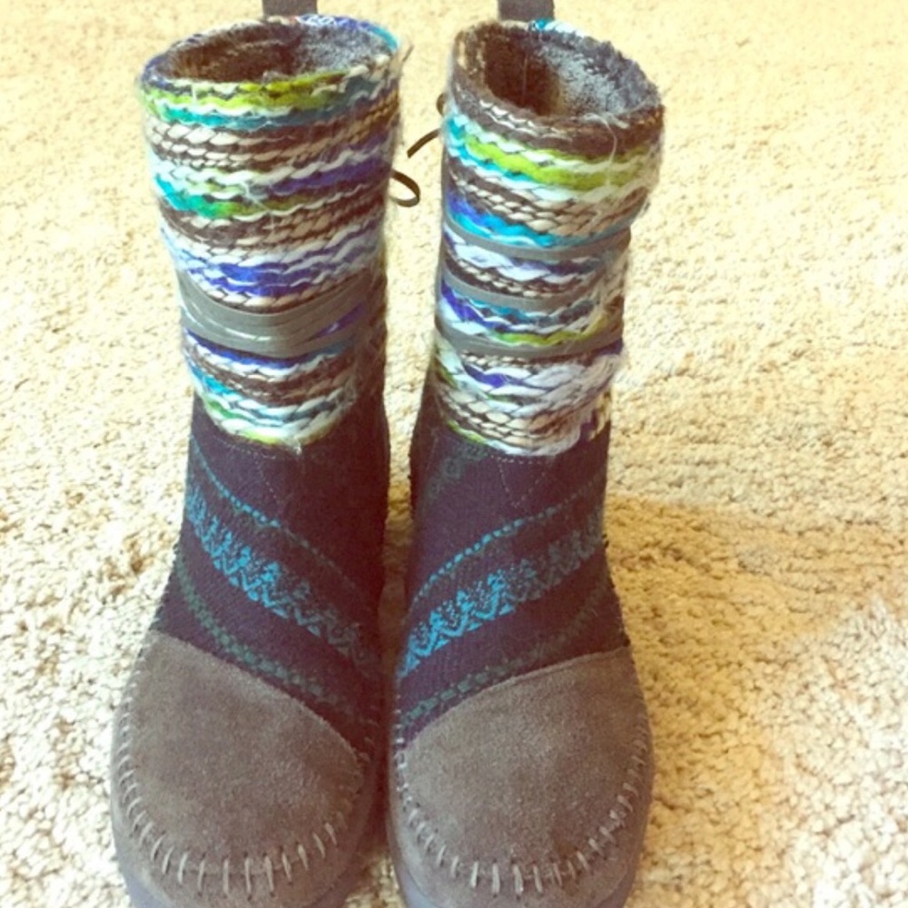 TOMS Nepal boots