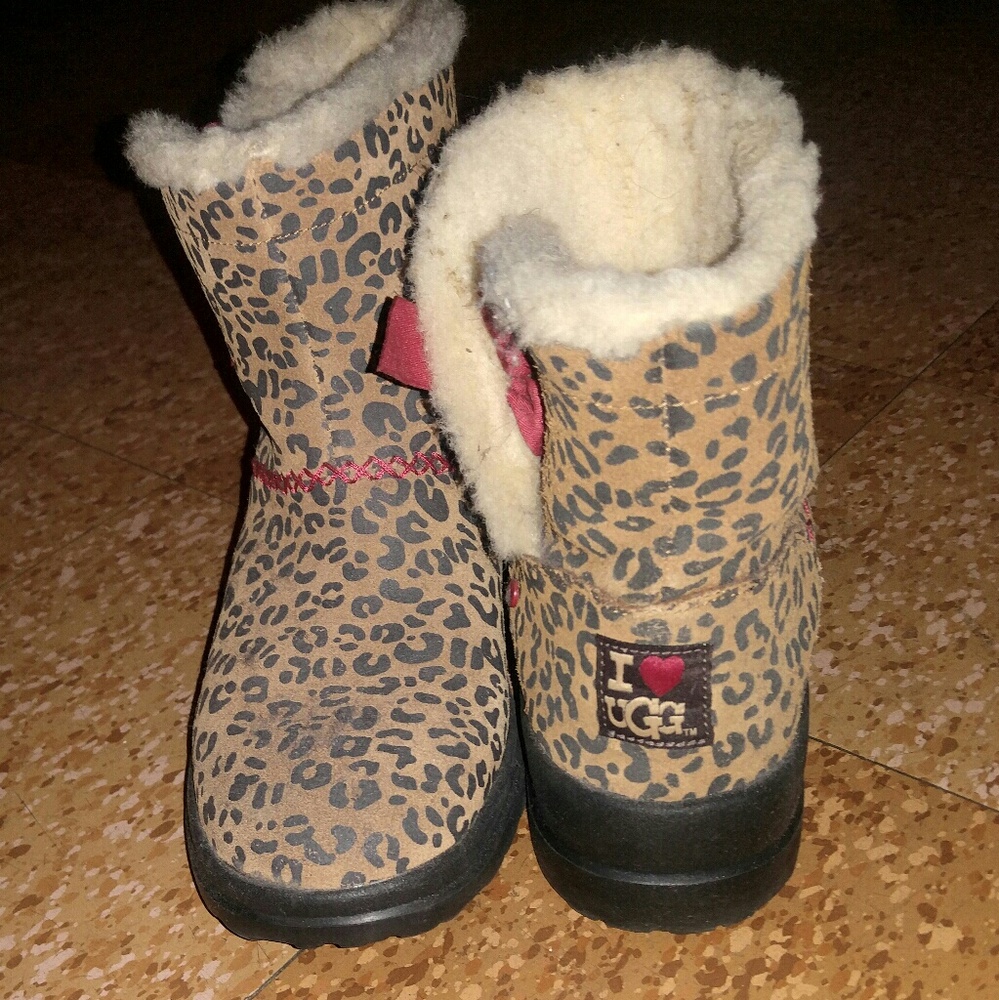 Ladies I ❤ Uggs leopard boots