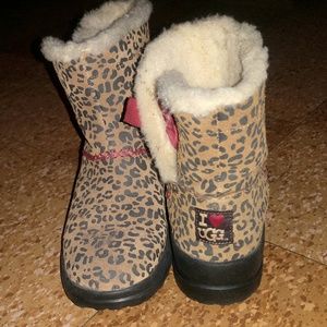 Ladies I ❤ Uggs leopard boots