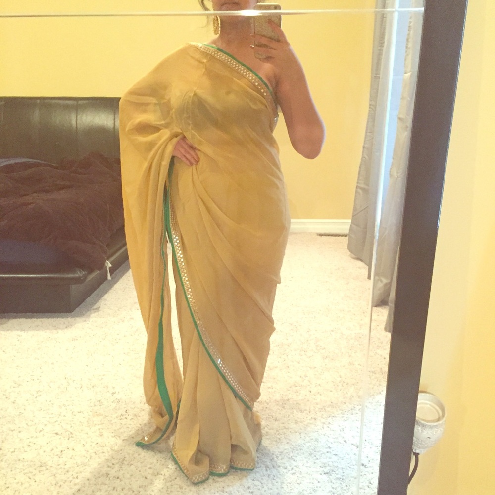 Mirror work Blouse and Saree - Picture 2 of 9
