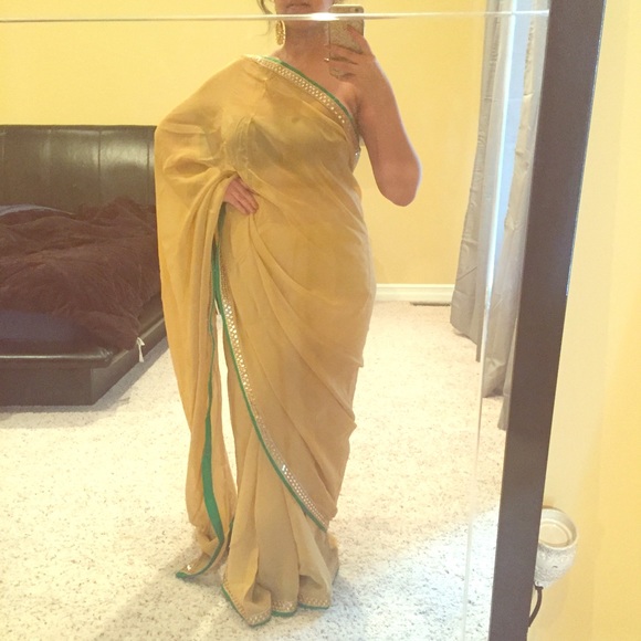 Mirror work Blouse and Saree - Picture 2 of 9