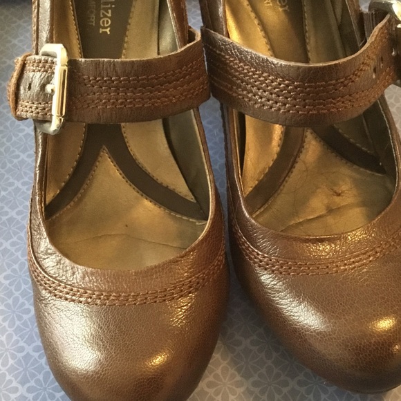 Shoes - Picture 4 of 7