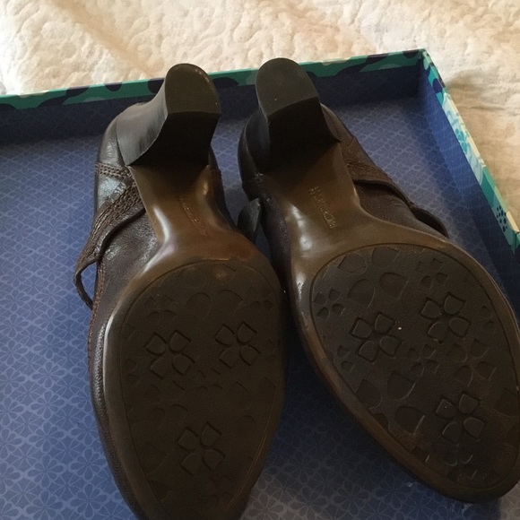 Shoes - Picture 6 of 7