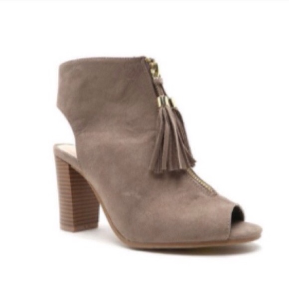 ❣️8.5❣️ Fringe Tassel Block Bootie - Picture 4 of 4