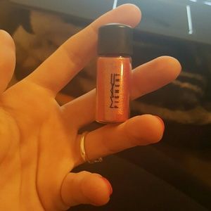 BRAND NEW MAC pigment
