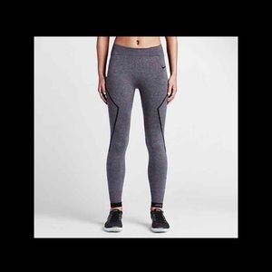 Nike tights NWT SOLD MERC