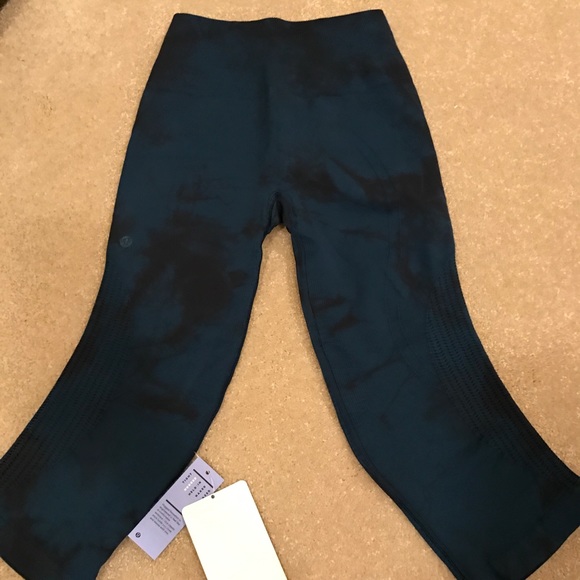 Brand new lululemon turquoise tie dye crops - Picture 2 of 4
