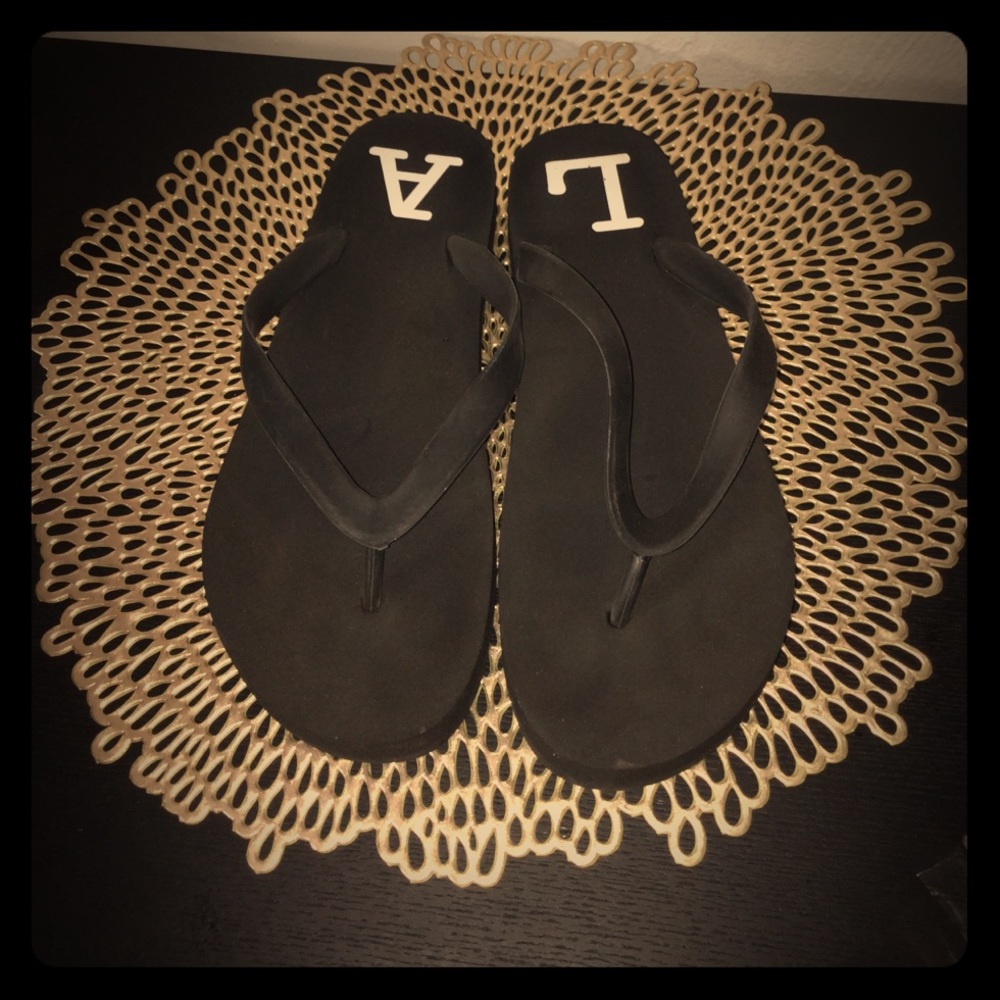 ROXY  Black platform flip flop sandal size 9