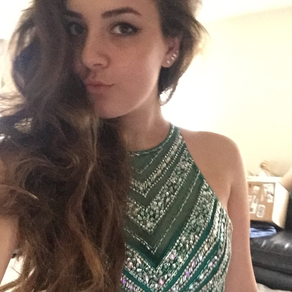 Meet your Posher, Caitlin