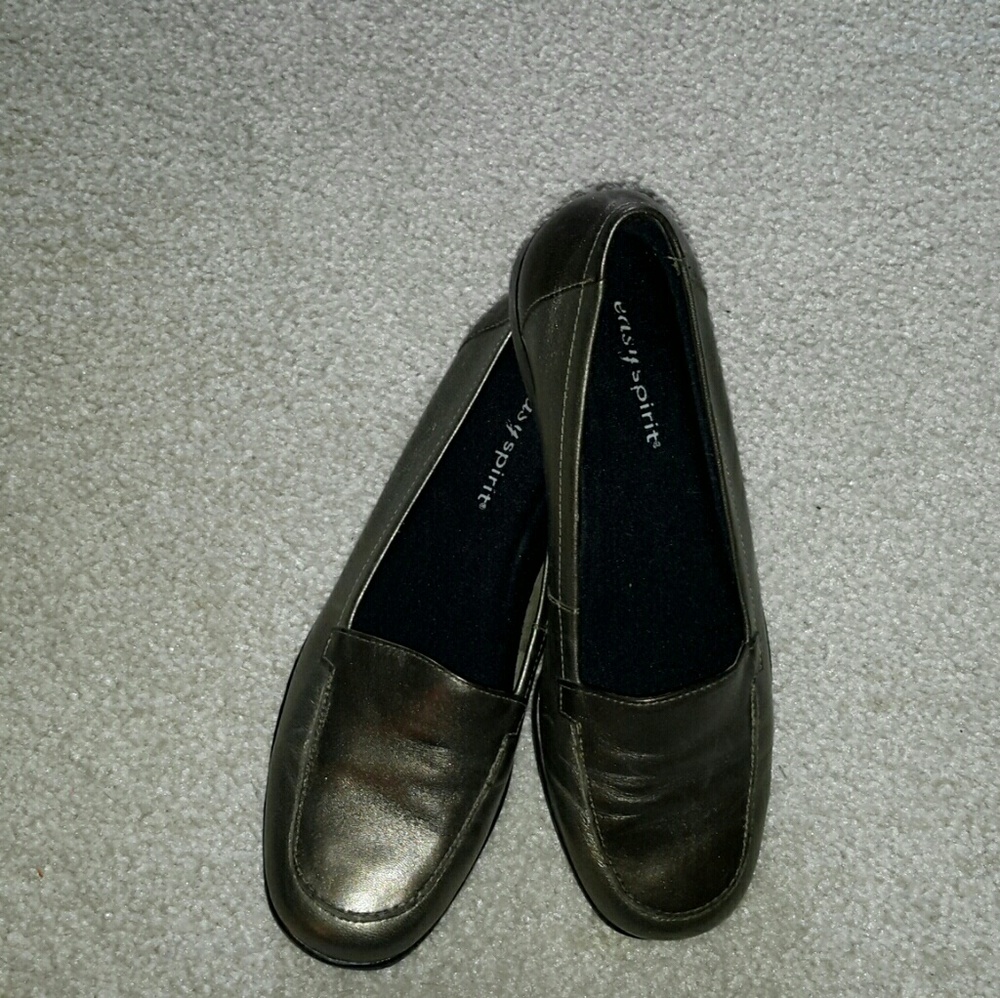 CLOSET SALE.....Easy Spirit Loafers