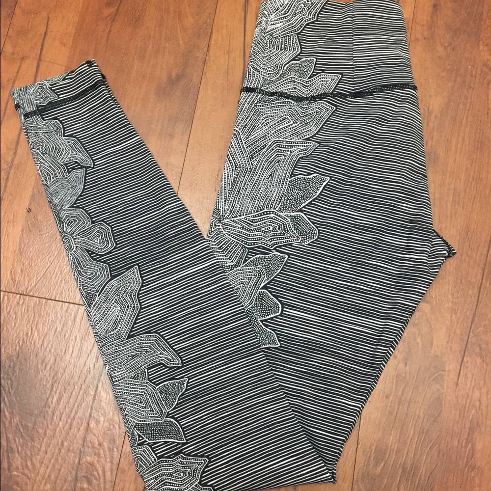 SOLD Lululemon Dottie Tribe WUP