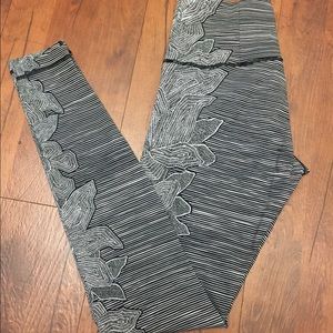 SOLD Lululemon Dottie Tribe WUP
